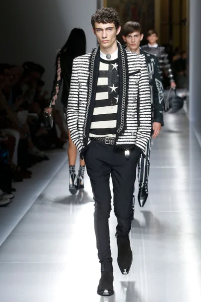 Look 18
